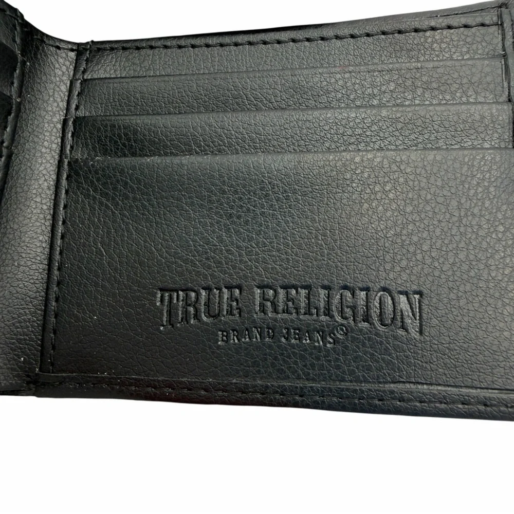 True Religion Genuine Leather Bifold Wallet & Horseshoe Carabiner Gift Set NIB